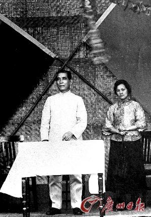 1924年6月16日黄埔军校成立，这是孙中山和夫人宋庆龄在开学典礼上