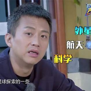 为什么邓超37岁就一头白发?是少白头还是故意染的?