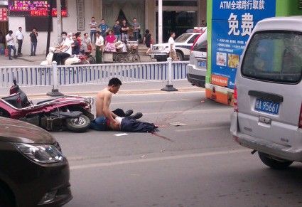 南宁惨烈车祸致5人死亡:车上有一名处级干部 市领导奔赴现场指挥