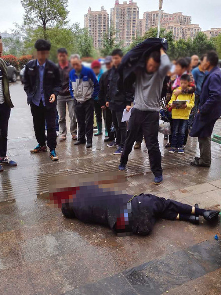 永修县一民警下班途中被杀 案发后嫌疑人又捅伤两邻居