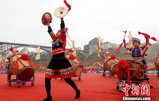 祭河仪式现场。　蒋雪林 摄