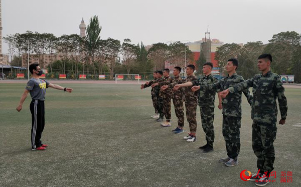 县域 县域人物    和田地区一中的团委副书记热义拉·努日麦麦提说:"