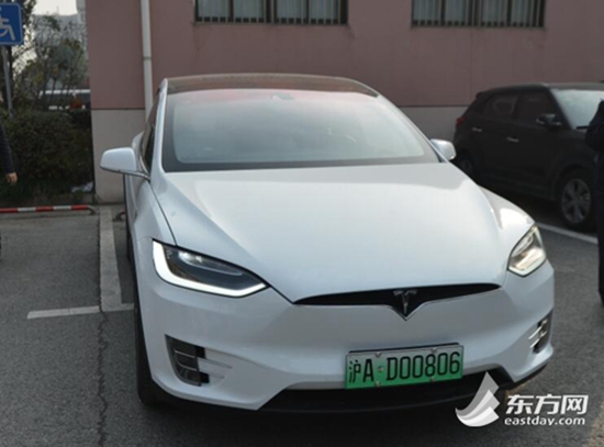 上海首块新能源汽车牌照出炉绿色环保显酷炫