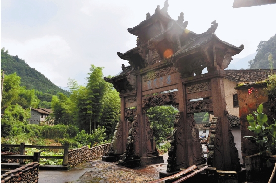 县域 县域地理 中国小康网 独山石牌坊位于浙江遂昌焦滩乡独山村.