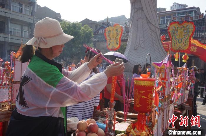 石塘七夕习俗“小人节”祈福礼活动现场 郑洁 摄