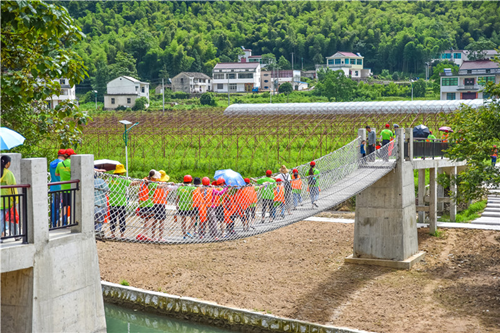 青阳县杜村乡红光村:贫困村吃上了"风景饭"