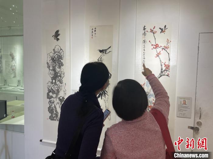 岭南与海派花鸟画交流展在广州开幕 蔡敏婕 摄